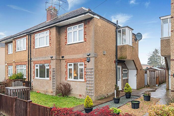 2 Bedroom Maisonette For Sale In Brightside Avenue, Staines-Upon-Thames, Surrey, TW18