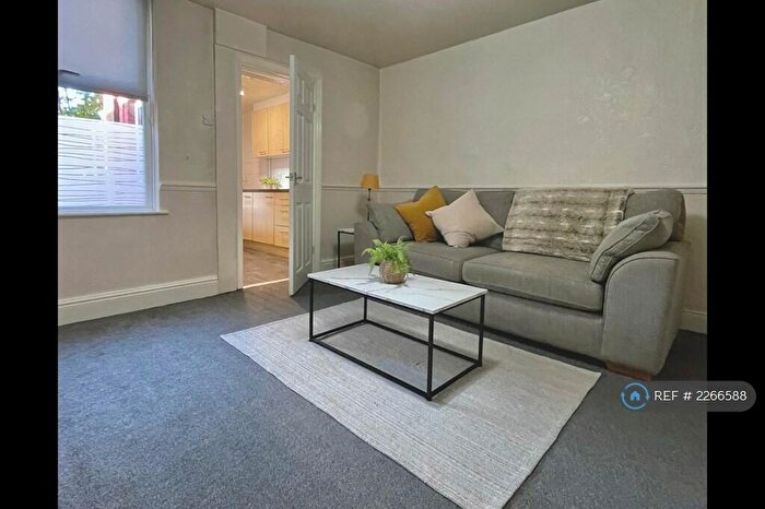 1 Bedroom Flat To Rent In Aston Road, Leeds, LS13