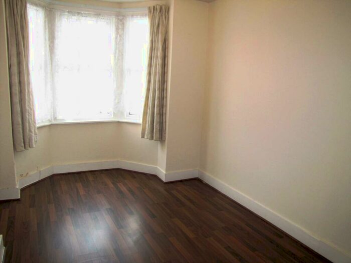 3 Bedroom House To Rent In Bedroom House- Basingstoke Road, Reading, RG2