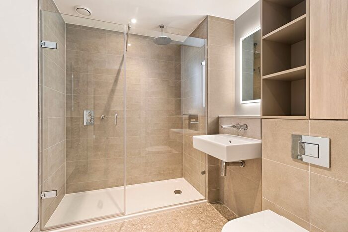 1 Bedroom Flat To Rent In Nine Elms Lane, London, SW11