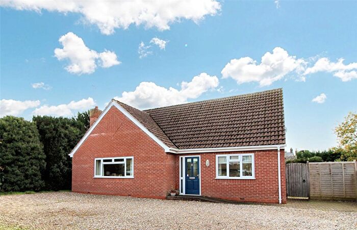 3 Bedroom Bungalow For Sale In Hartmead Road, Thatcham, Berkshire, RG19