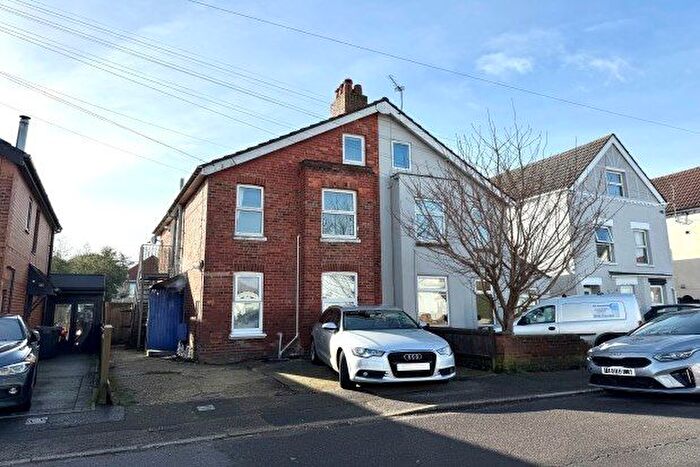 3 Bedroom Maisonette To Rent In Stewart Road, Bournemouth, BH8