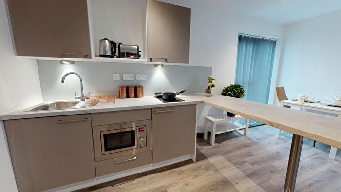 Flat To Rent In Dumfries Street, Luton, Bedfordshire, LU1