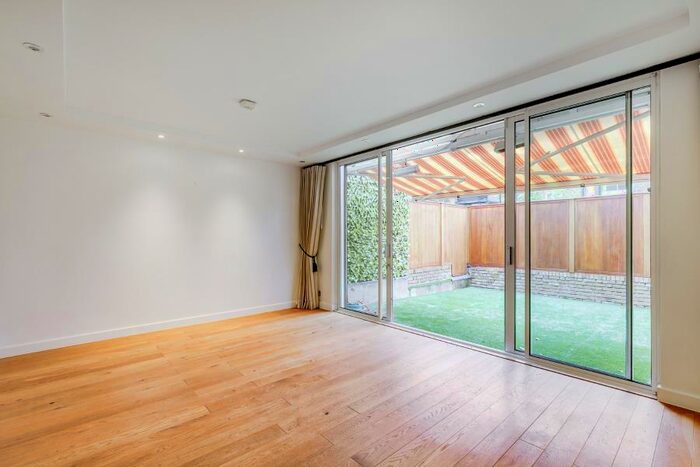 6 Bedroom Terraced House To Rent In Meadowbank, Primrose Hill, NW3