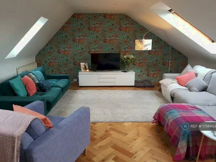 3 Bedroom Flat To Rent In Queen Charlotte Street, Edinburgh, EH6