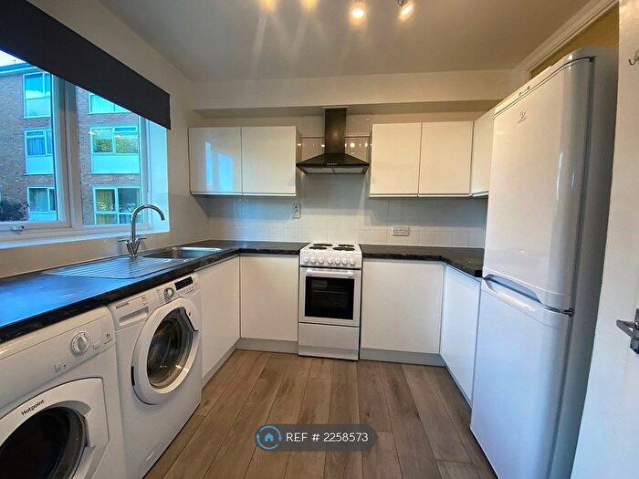 2 Bedroom Flat To Rent In Crocus Way, Chelmsford, CM1
