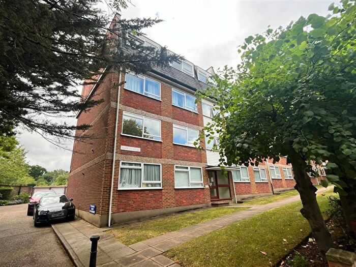 2 Bedroom Flat For Sale In Manor Road, Barnet, EN5