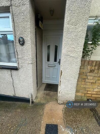 3 Bedroom Terraced House To Rent In Gordon Road, Chatham, ME4