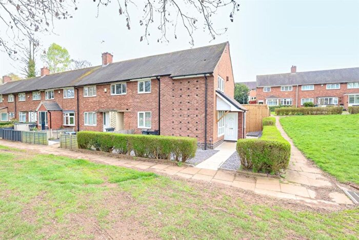 3 Bedroom End Of Terrace House To Rent In Moors Lane, Birmingham, B31