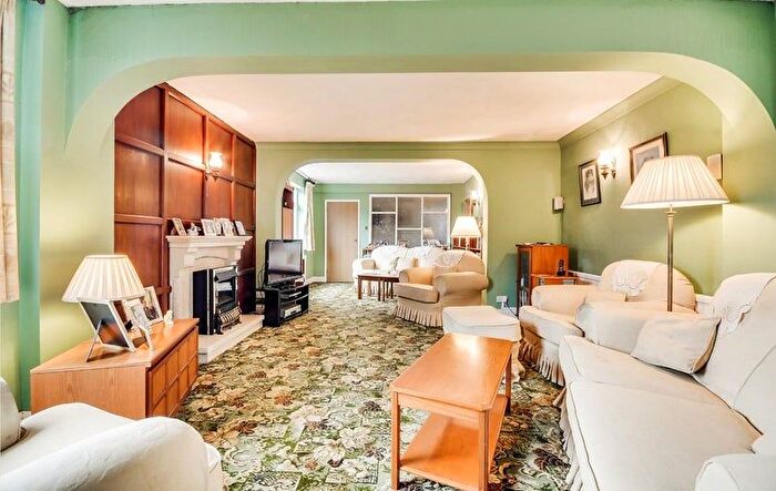 4 Bedroom Detached House To Rent In Atkinson Road, Canning Town, E16