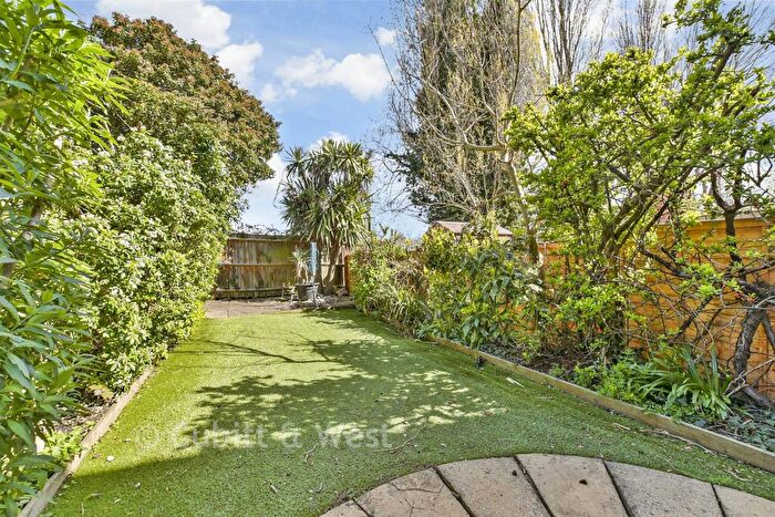 3 Bedroom Town House For Sale In Nash Close, Sutton, Surrey, SM1