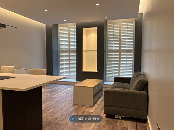 3 Bedroom Flat To Rent In St. Anns Square, Manchester, M2