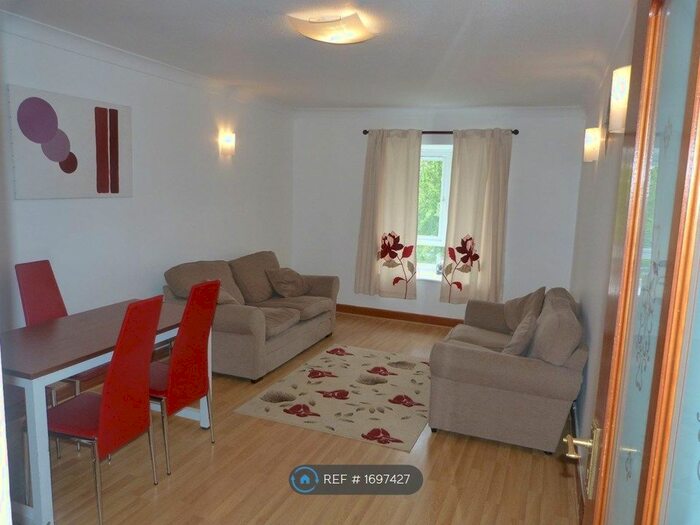 2 Bedroom Flat To Rent In St. Pauls Close, London, W5