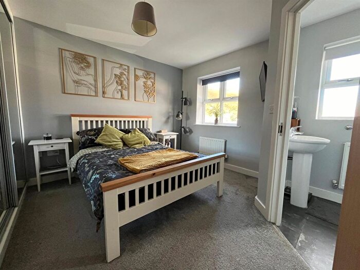 2 Bedroom Semi-Detached House For Sale In Hart Mill Close, Mossley, Ashton-Under-Lyne, OL5