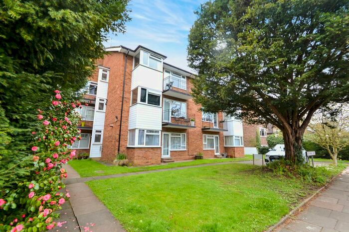 1 Bedroom Flat To Rent In Lovelace Road, Surbiton, KT6