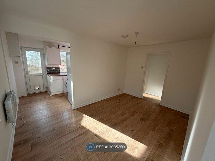 1 Bedroom Flat To Rent In Mount House, Frome, BA11