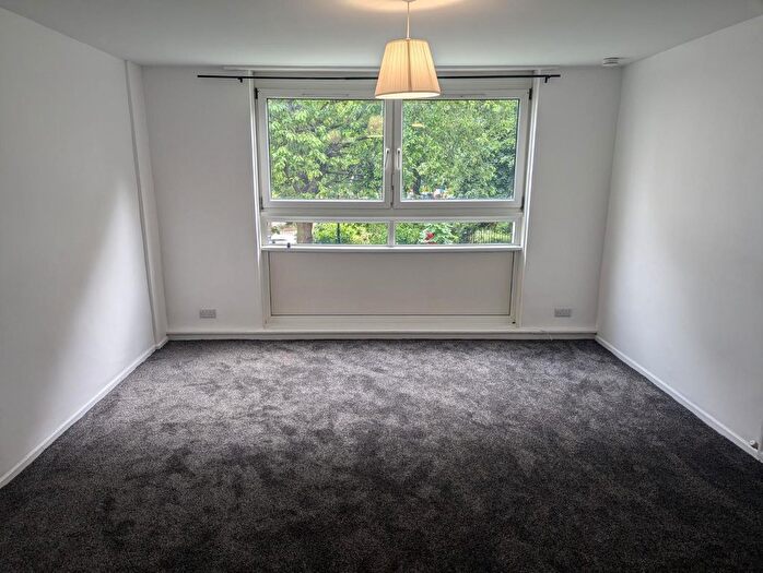2 Bedroom Flat To Rent In Queensdale Crescent, London, W11