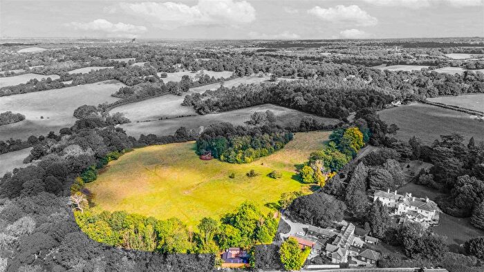 3 Bedroom Semi-detached Bungalow For Sale In High Road, Chipstead, Coulsdon, CR5