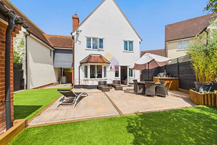 4 Bedroom Link Detached House For Sale In Kiltie Road, Tiptree, CO5