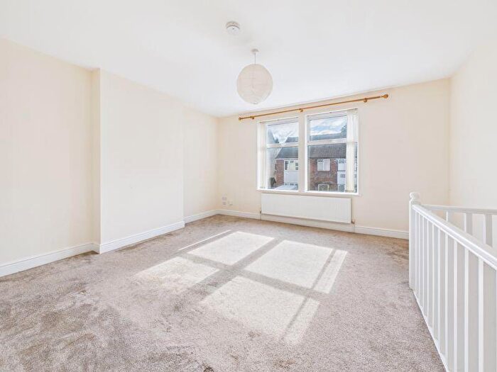 1 Bedroom Flat To Rent In Caterham On The Hill, CR3