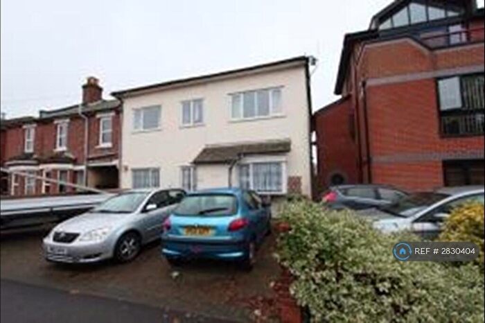 2 Bedroom Flat To Rent In Fairway House, Southampton, SO15