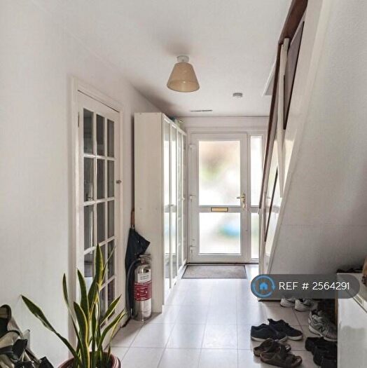 3 Bedroom Terraced House To Rent In Turnpike Link, Croydon, CR0