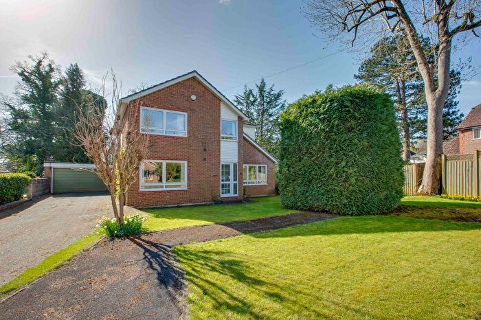 4 Bedroom Detached House For Sale In Willow Chase, Hazlemere, HP15