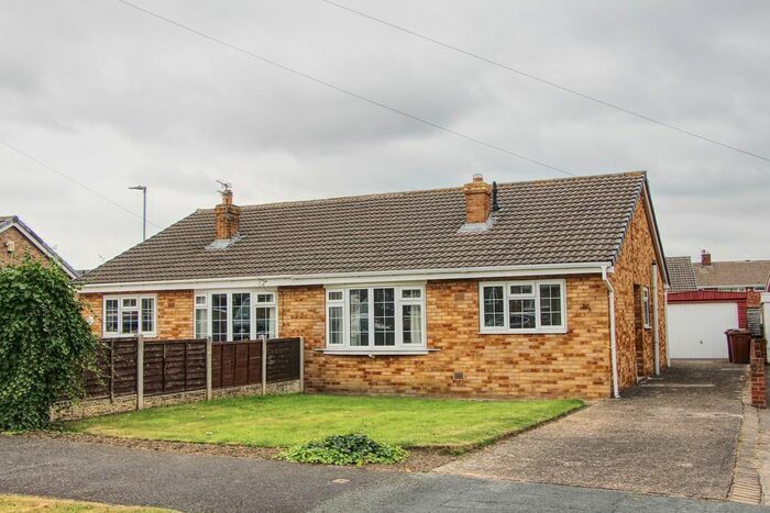 2 Bedroom Semi-Detached Bungalow To Rent In Pentland Grove, Wakefield, WF2
