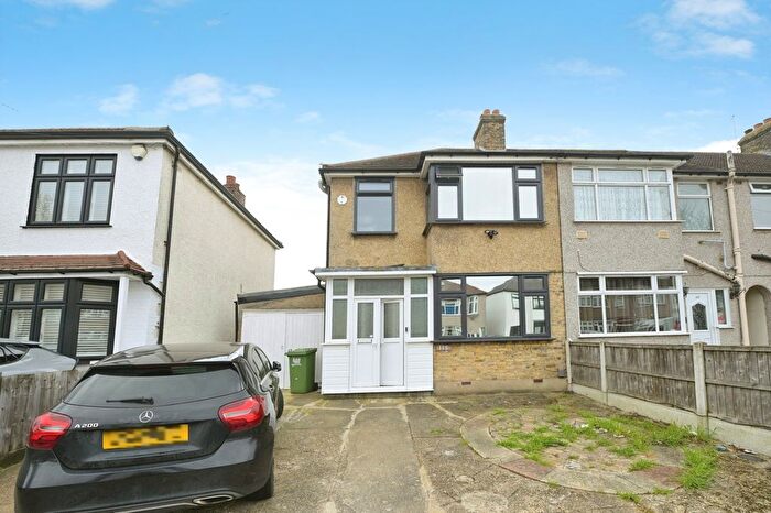 3 Bedroom End Of Terrace House For Sale In Essex Road, Romford, Essex, RM7