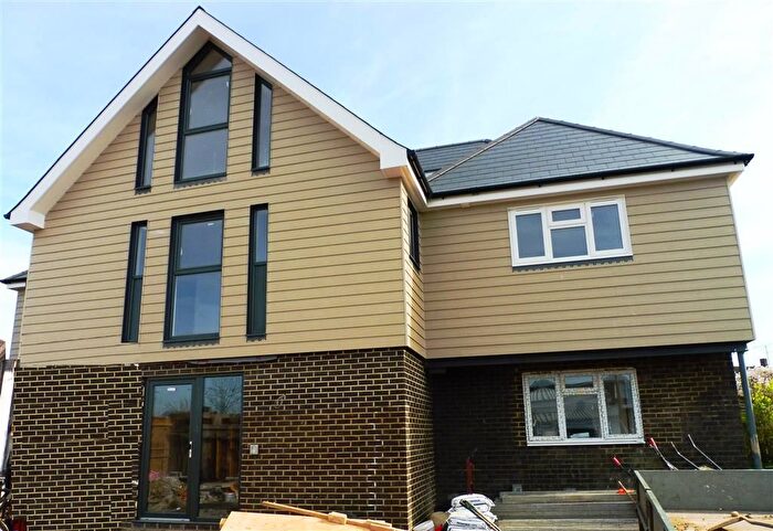 2 Bedroom Flat To Rent In Gorse Mead, Ashford, TN23