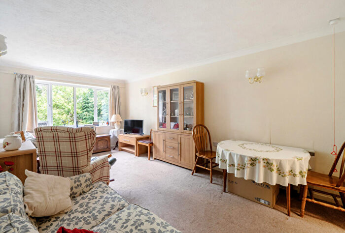 1 Bedroom Apartment For Sale In Wordsworth Drive, Cheam, Sutton, SM3