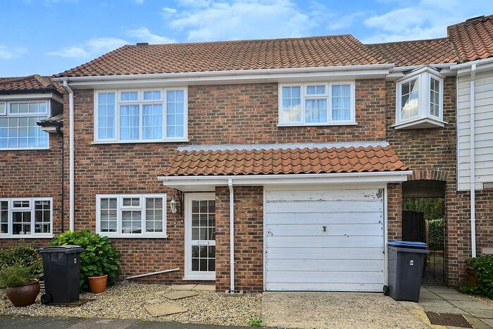 4 Bedroom Semi-Detached House To Rent In Whitefriars Meadow, Sandwich, Kent, CT13