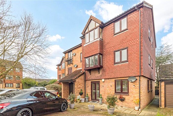 2 Bedroom Apartment To Rent In Gables Close, Lee, SE12