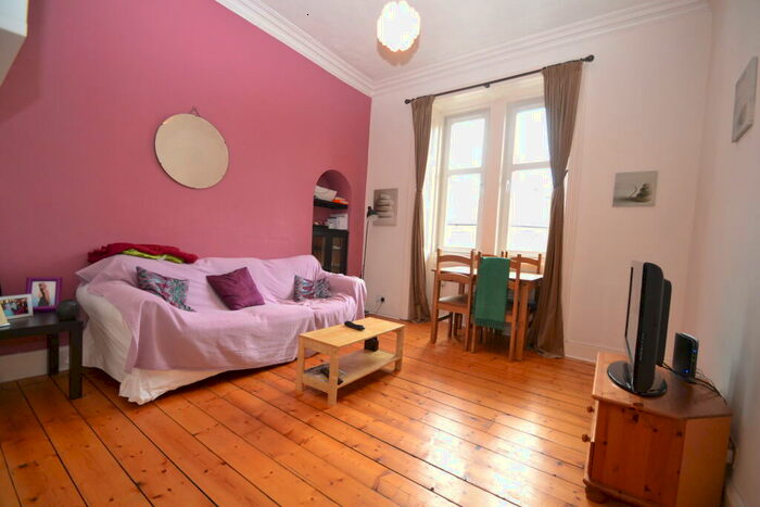 2 Bedroom Flat To Rent In Albert Street, Edinburgh, EH7