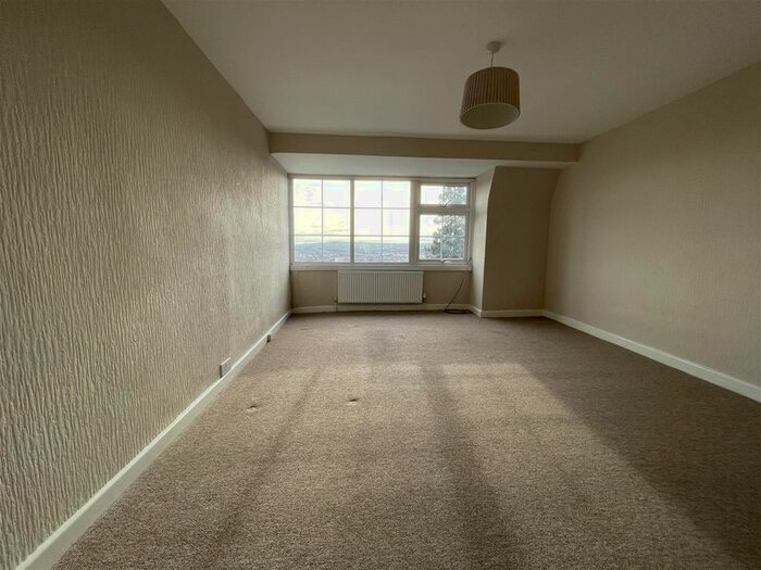 2 Bedroom Flat To Rent In Royal York Crescent, Clifton, Bristol, BS8