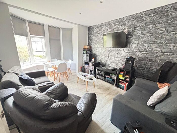 4 Bedroom House To Rent In Ash Road, Leeds, LS6