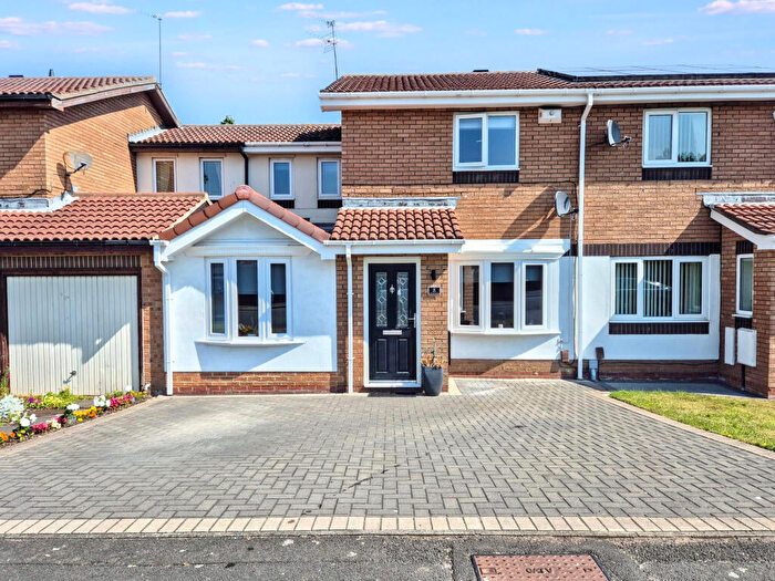 4 Bedroom Semi-Detached House For Sale In North Drive, Hebburn, Tyne And Wear, NE31