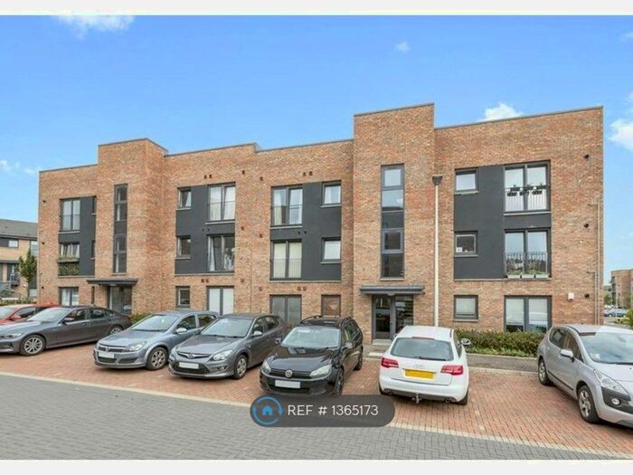 3 Bedroom Flat To Rent In Skylark Place, Edinburgh, EH15