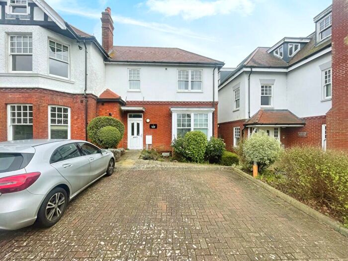2 Bedroom Ground Maisonette To Rent In West Avenue, Worthing, BN11