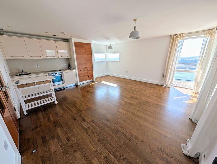 2 Bedroom Flat To Rent In Falcon Drive, Cardiff, CF10