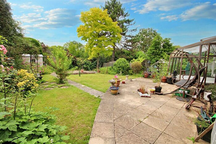 2 Bedroom Bungalow For Sale In Queen Eleanors Road, Guildford, GU2