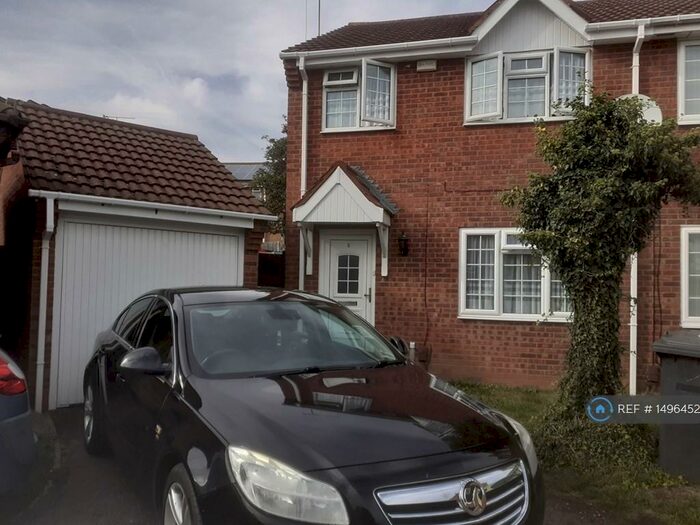 3 Bedroom Semi-Detached House To Rent In Somerset Avenue, Leicester, LE4