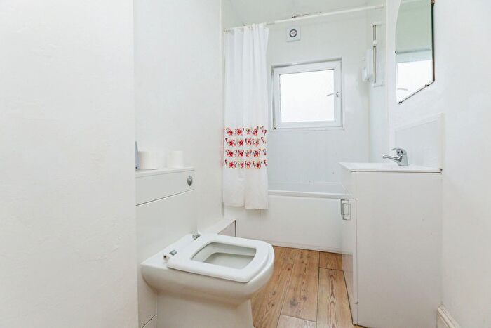 3 Bedroom End Of Terrace House For Sale In Firth Park Crescent, Sheffield, South Yorkshire, S5