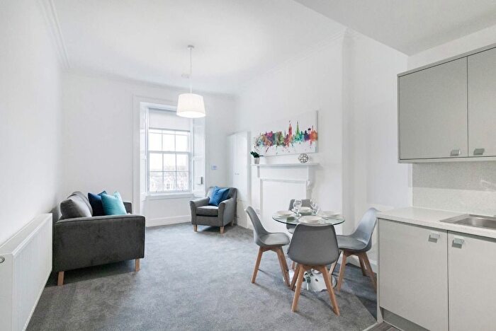 3 Bedroom Flat To Rent In Broughton Street, Edinburgh, EH1