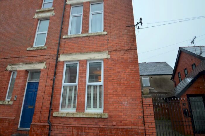 1 Bedroom Flat To Rent In Monthermer Road, Cathays, Cardiff, CF24