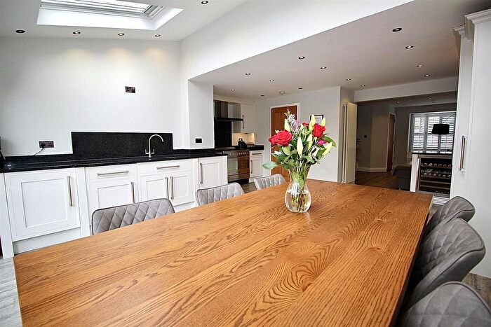 4 Bedroom Semi-Detached House To Rent In Lucern Close, Hammond Street, Cheshunt, Waltham Cross, EN7