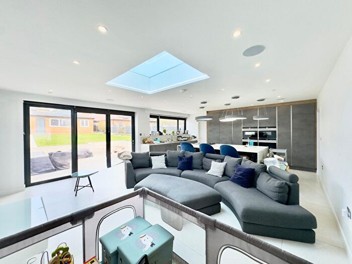 5 Bedroom Terraced House To Rent In Tintagel Drive, Stanmore, HA7