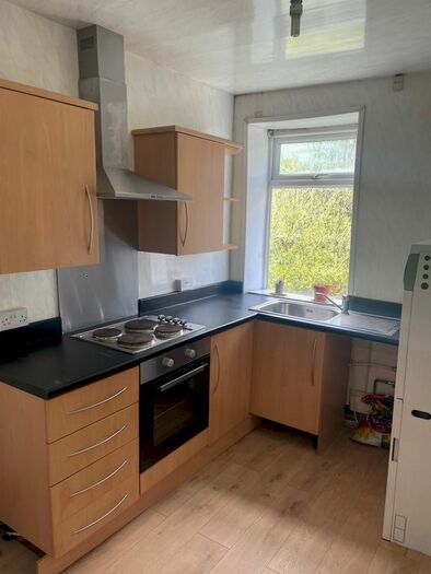 2 Bedroom Flat To Rent In Ashton Road, Oldham, OL8