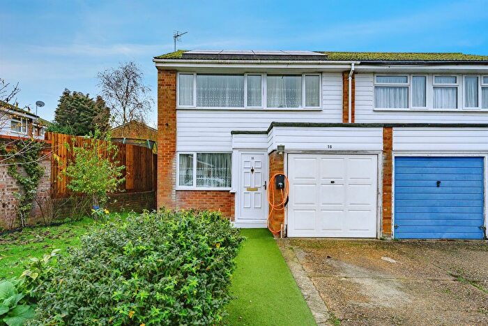 3 Bedroom End Terrace House For Sale In Cleves Road, Hemel Hempstead, HP2