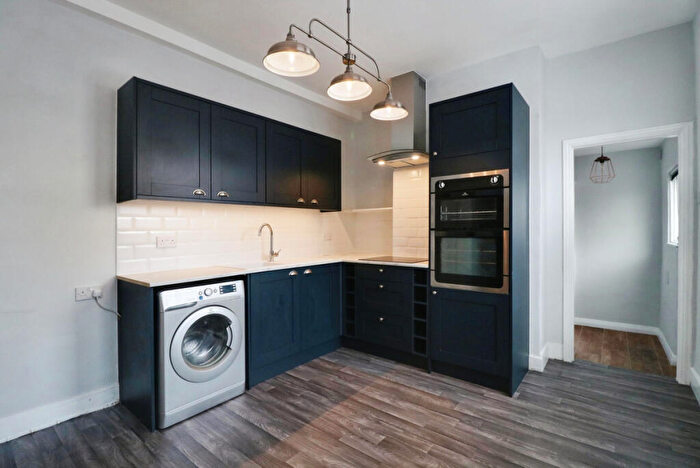 1 Bedroom Flat To Rent In Hamlet Court Road, Westcliff-on-sea, SS0